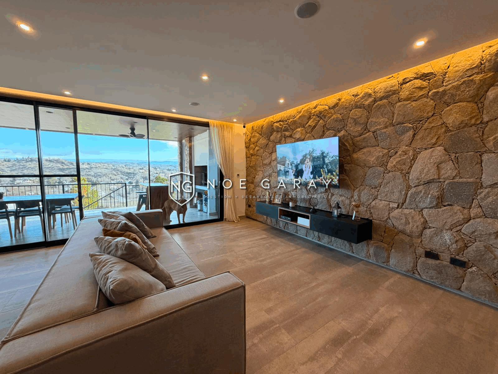 Casa en venta de categoría en barrio semi privado - Imagen 4