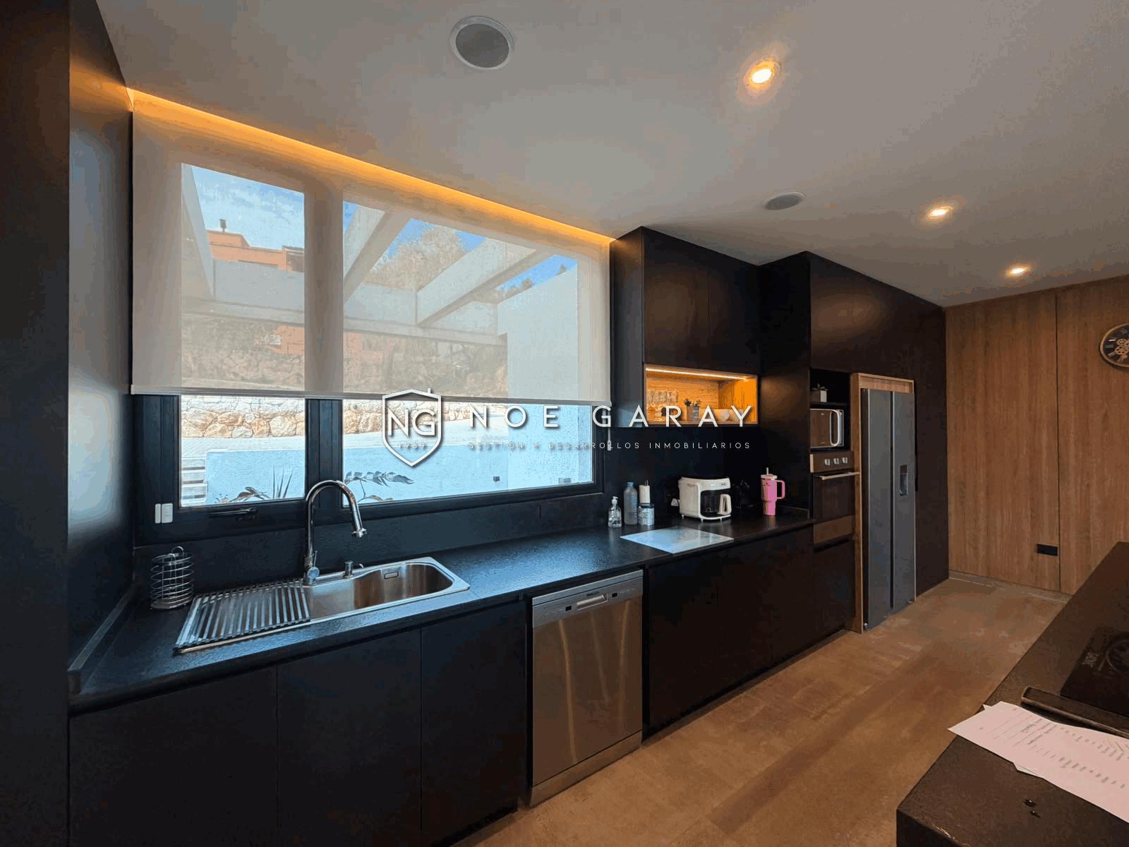 Casa en venta de categoría en barrio semi privado - Imagen 11