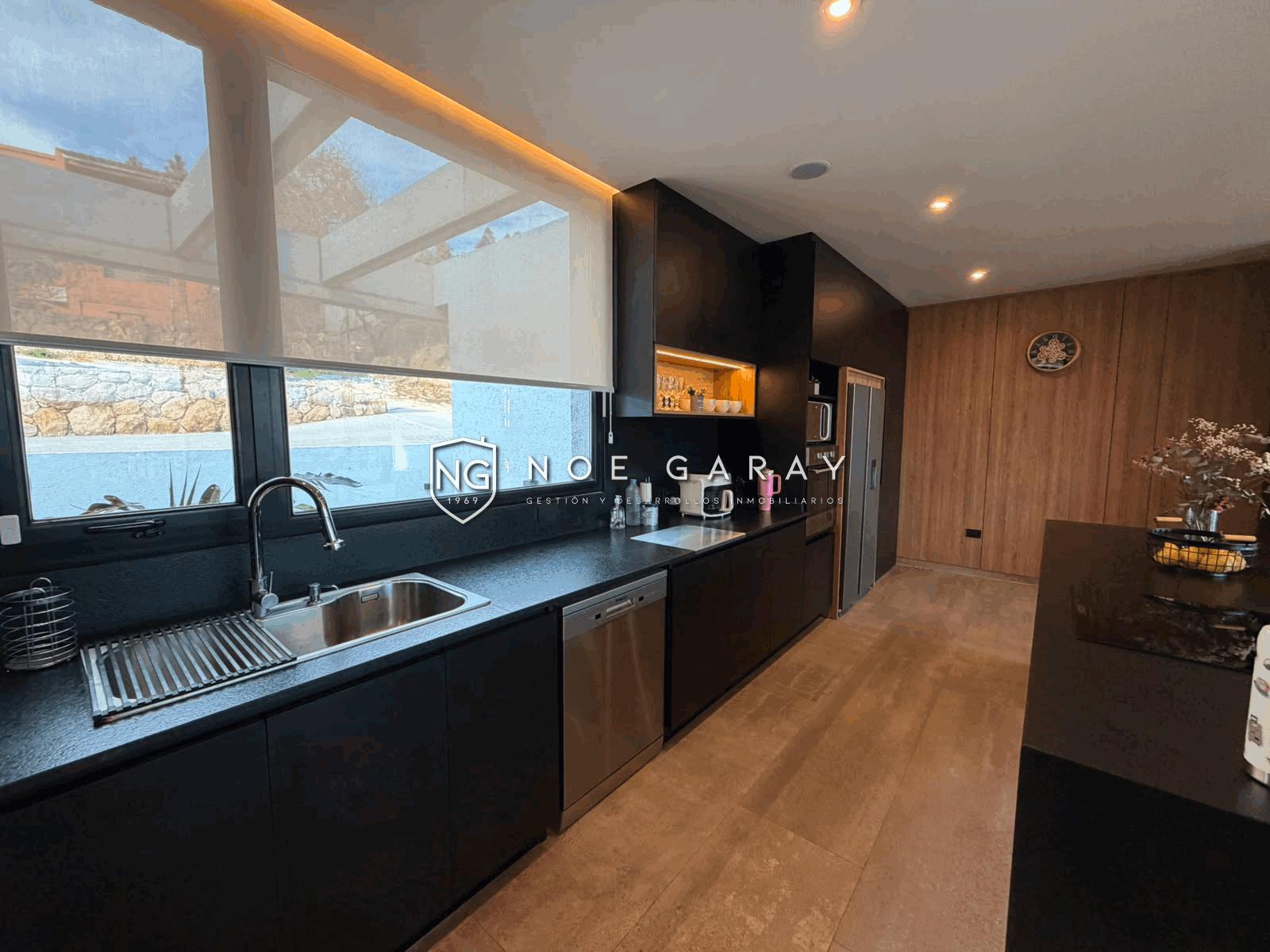 Casa en venta de categoría en barrio semi privado - Imagen 12