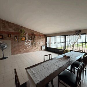 Casa en venta en barrio Miguel Muñoz A con piscina