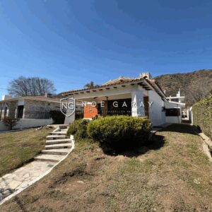 Casa dpto en vta con piscina, vistas a las sierras, 3 cocheras y amplio terreno