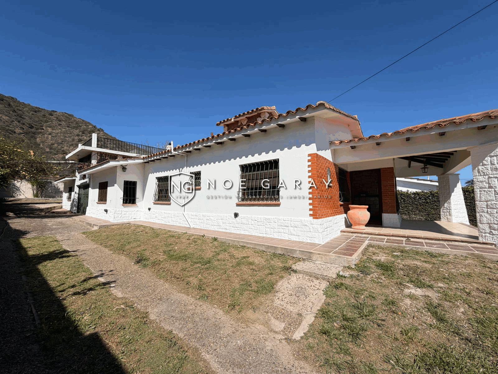 Casa dpto en vta con piscina, vistas a las sierras, 3 cocheras y amplio terreno - Imagen 3