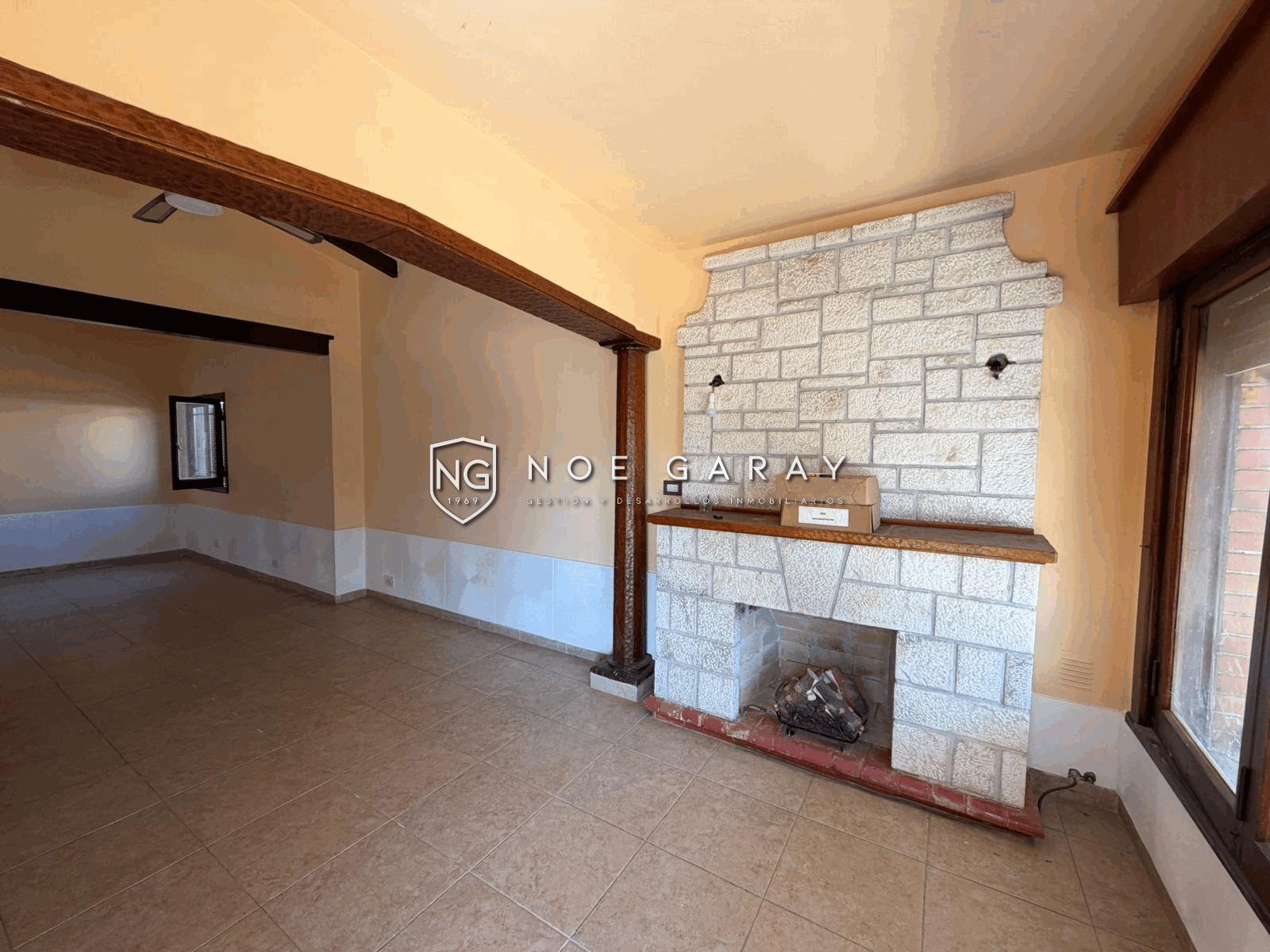 Casa dpto en vta con piscina, vistas a las sierras, 3 cocheras y amplio terreno - Imagen 4