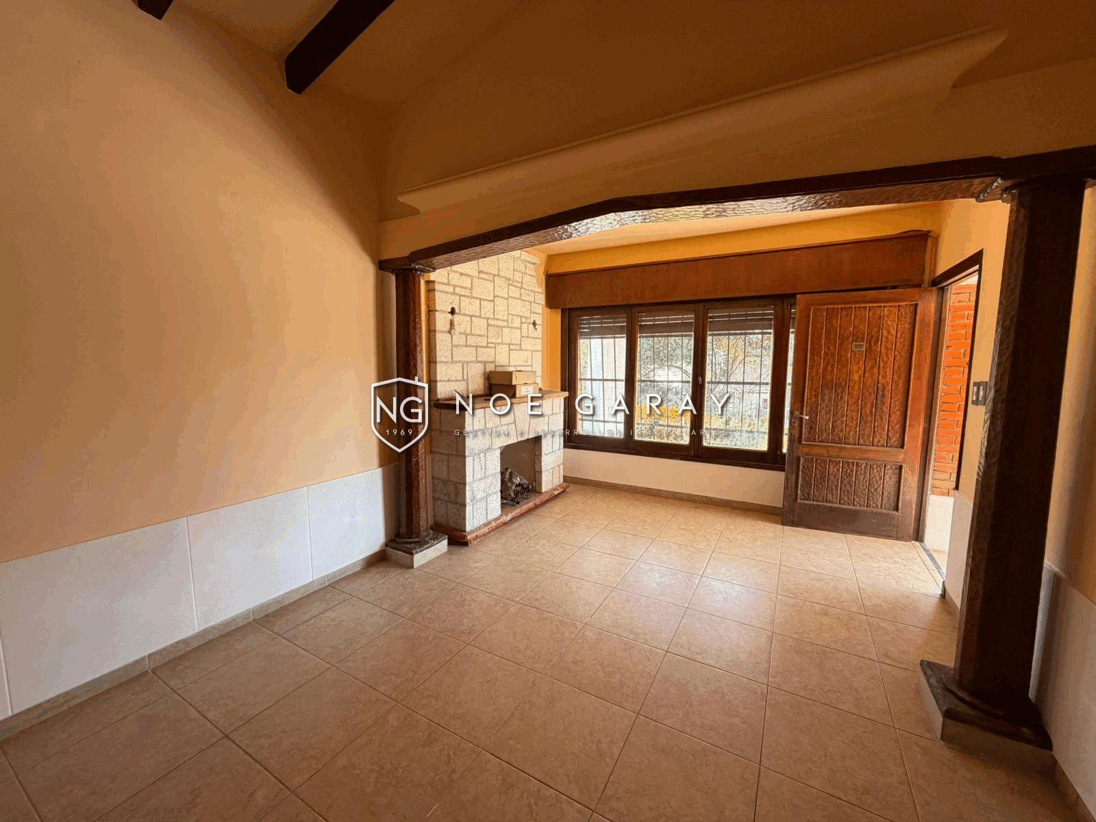 Casa dpto en vta con piscina, vistas a las sierras, 3 cocheras y amplio terreno - Imagen 5
