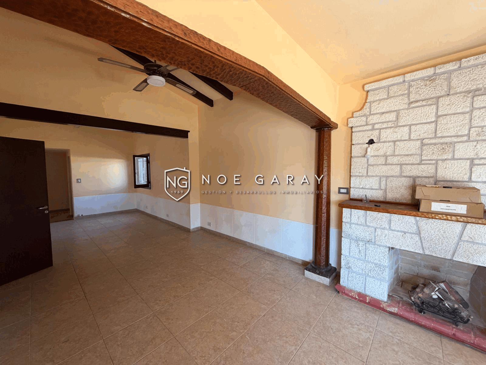 Casa dpto en vta con piscina, vistas a las sierras, 3 cocheras y amplio terreno - Imagen 7