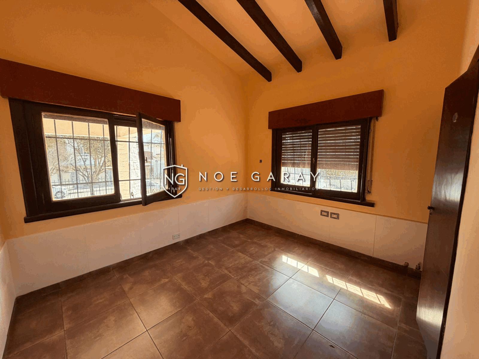 Casa dpto en vta con piscina, vistas a las sierras, 3 cocheras y amplio terreno - Imagen 12