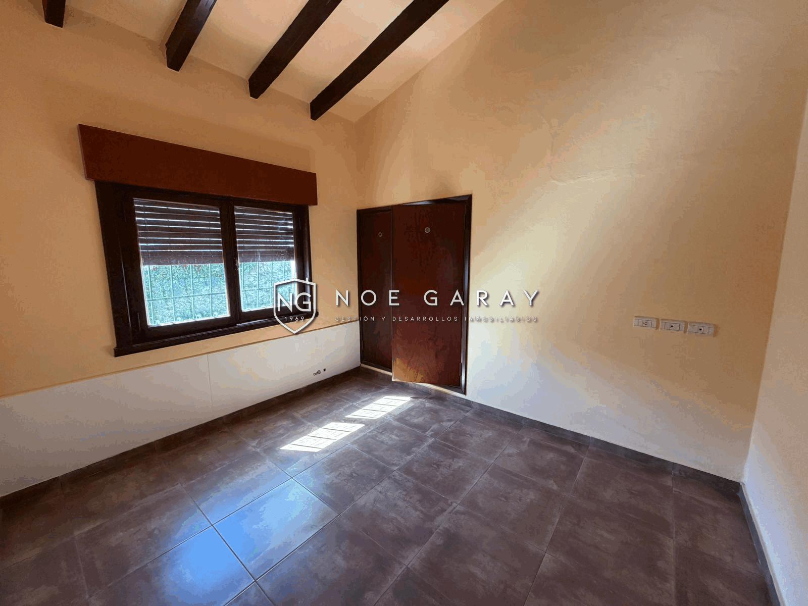 Casa dpto en vta con piscina, vistas a las sierras, 3 cocheras y amplio terreno - Imagen 16