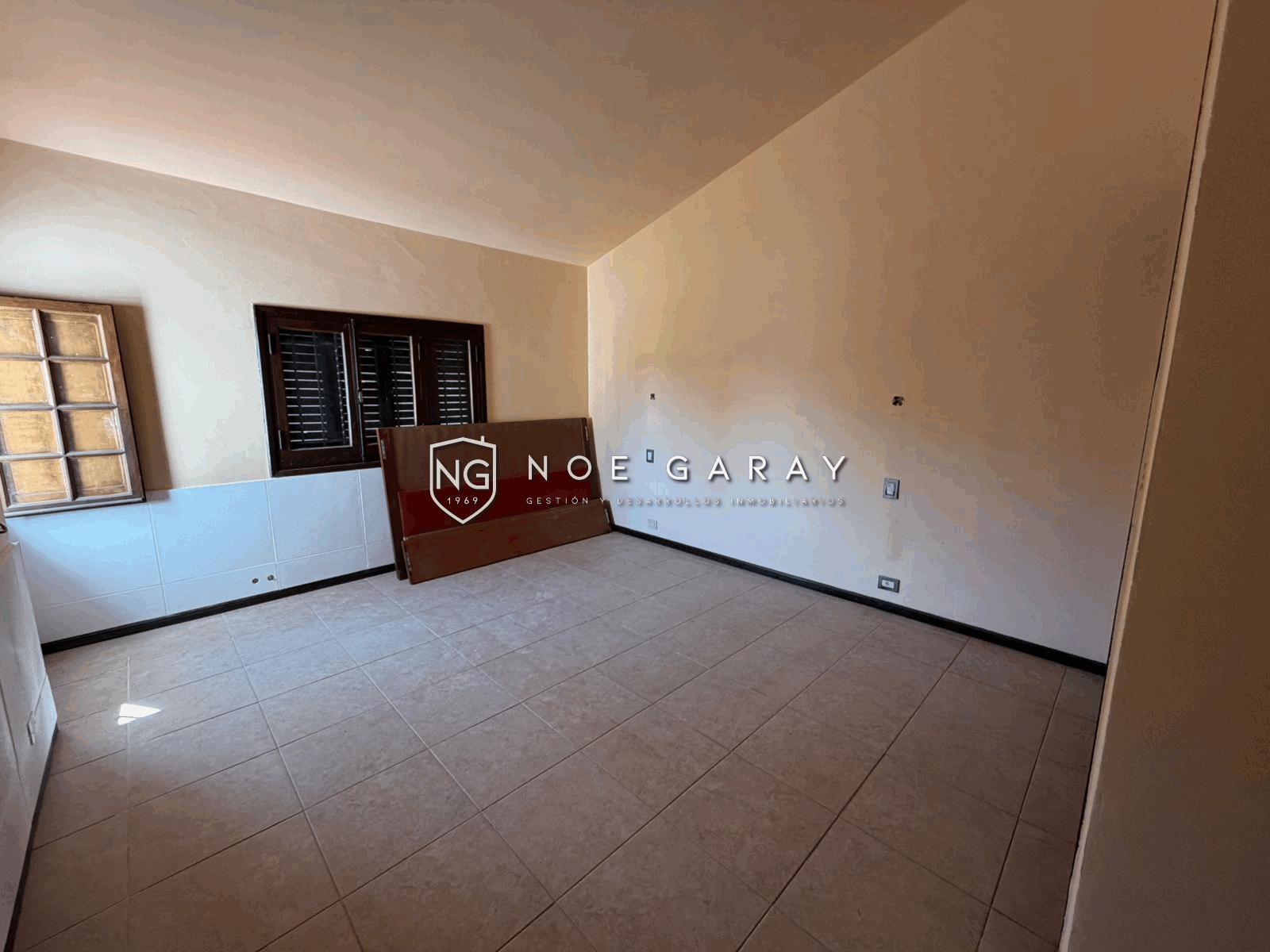 Casa dpto en vta con piscina, vistas a las sierras, 3 cocheras y amplio terreno - Imagen 20