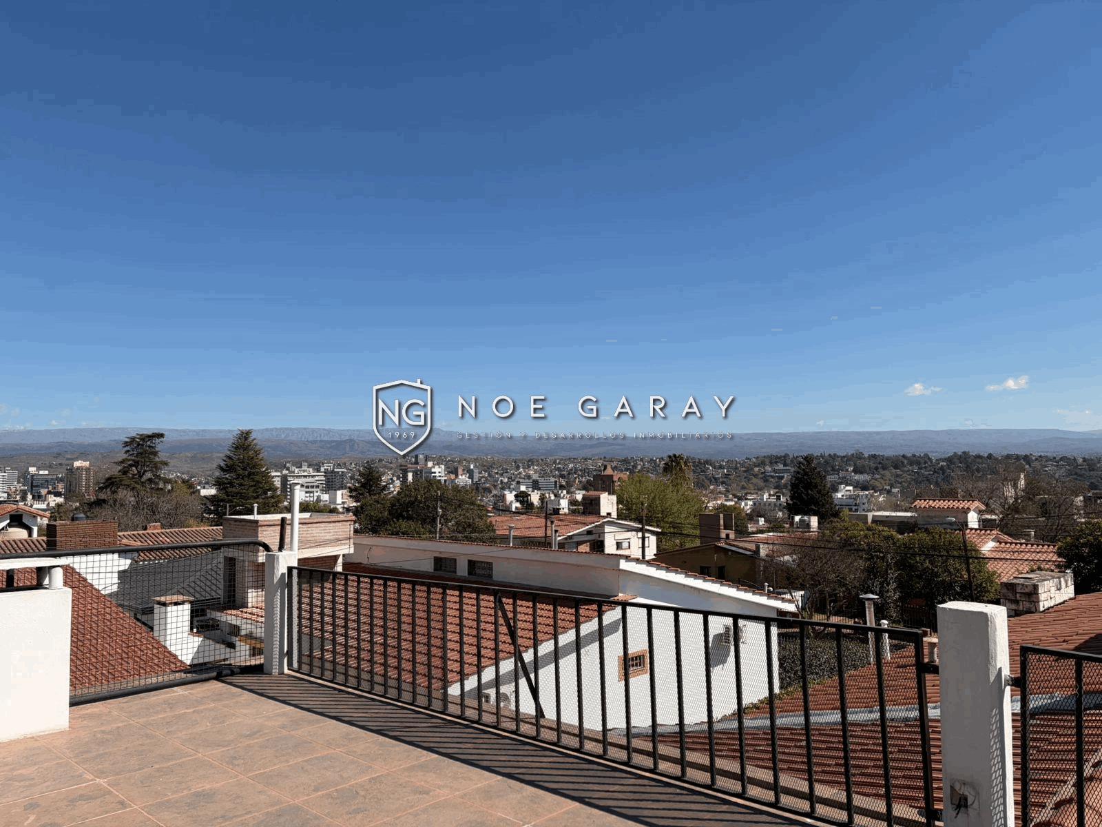 Casa dpto en vta con piscina, vistas a las sierras, 3 cocheras y amplio terreno - Imagen 25