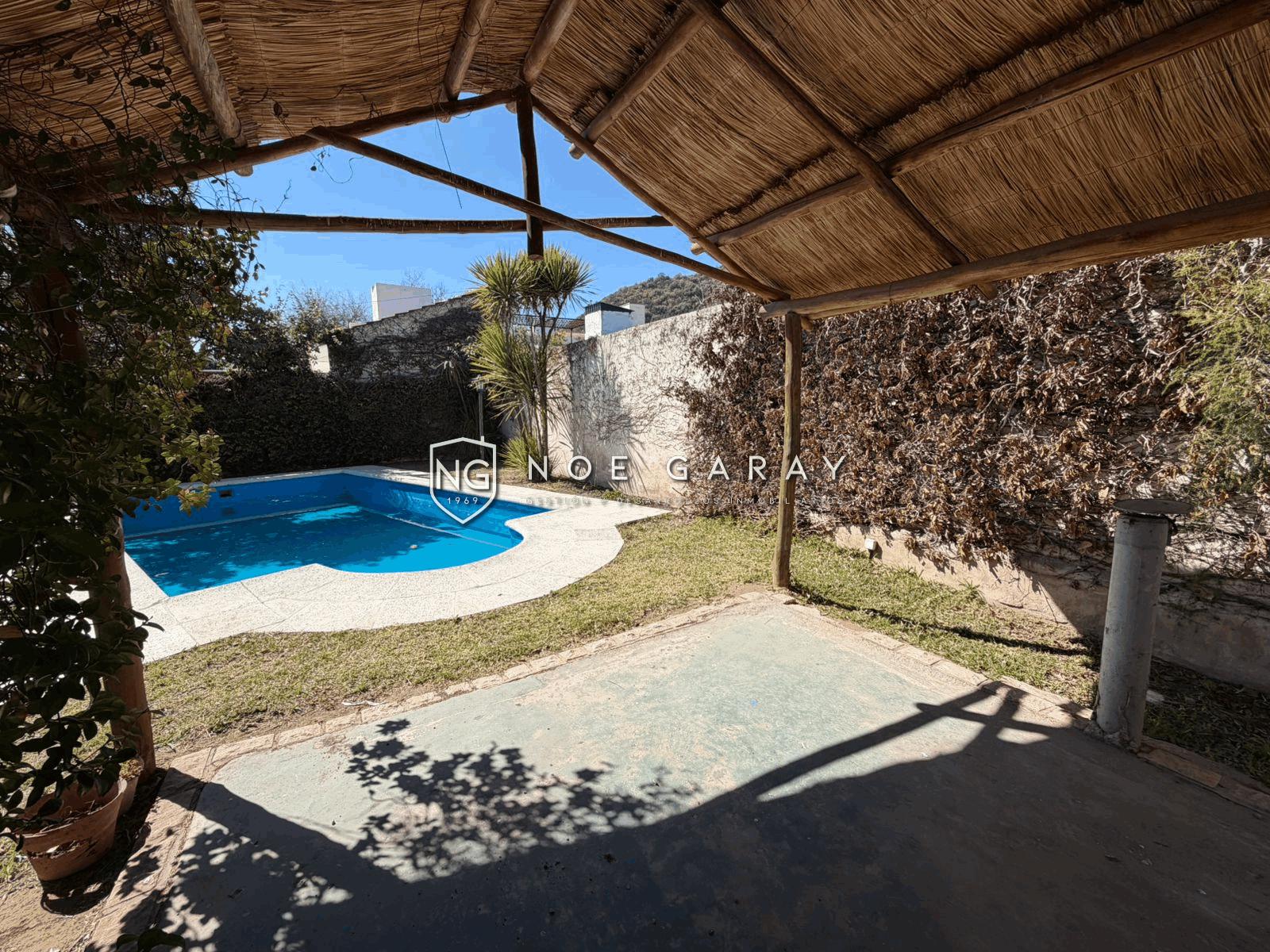 Casa dpto en vta con piscina, vistas a las sierras, 3 cocheras y amplio terreno - Imagen 34