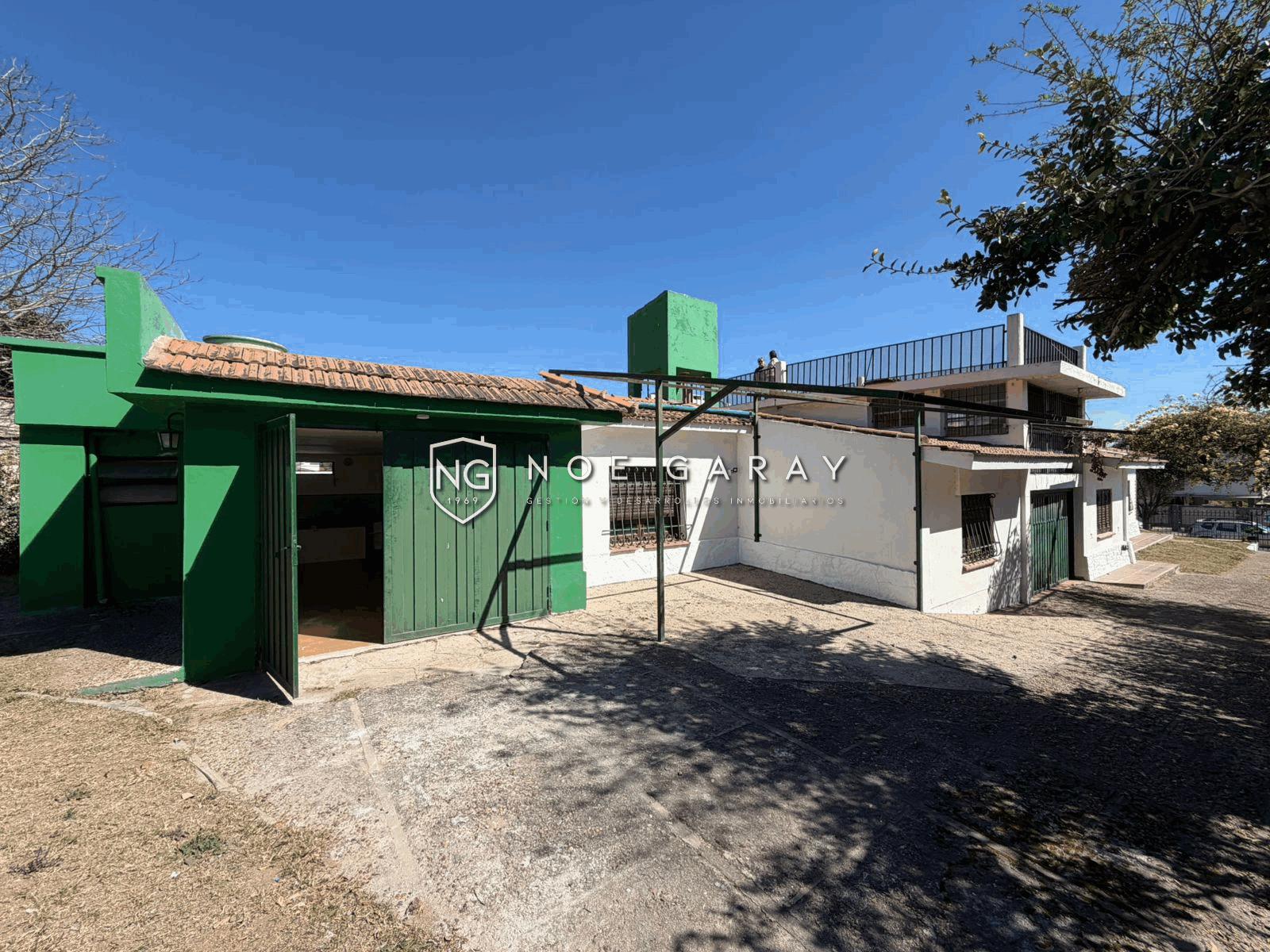 Casa dpto en vta con piscina, vistas a las sierras, 3 cocheras y amplio terreno - Imagen 40