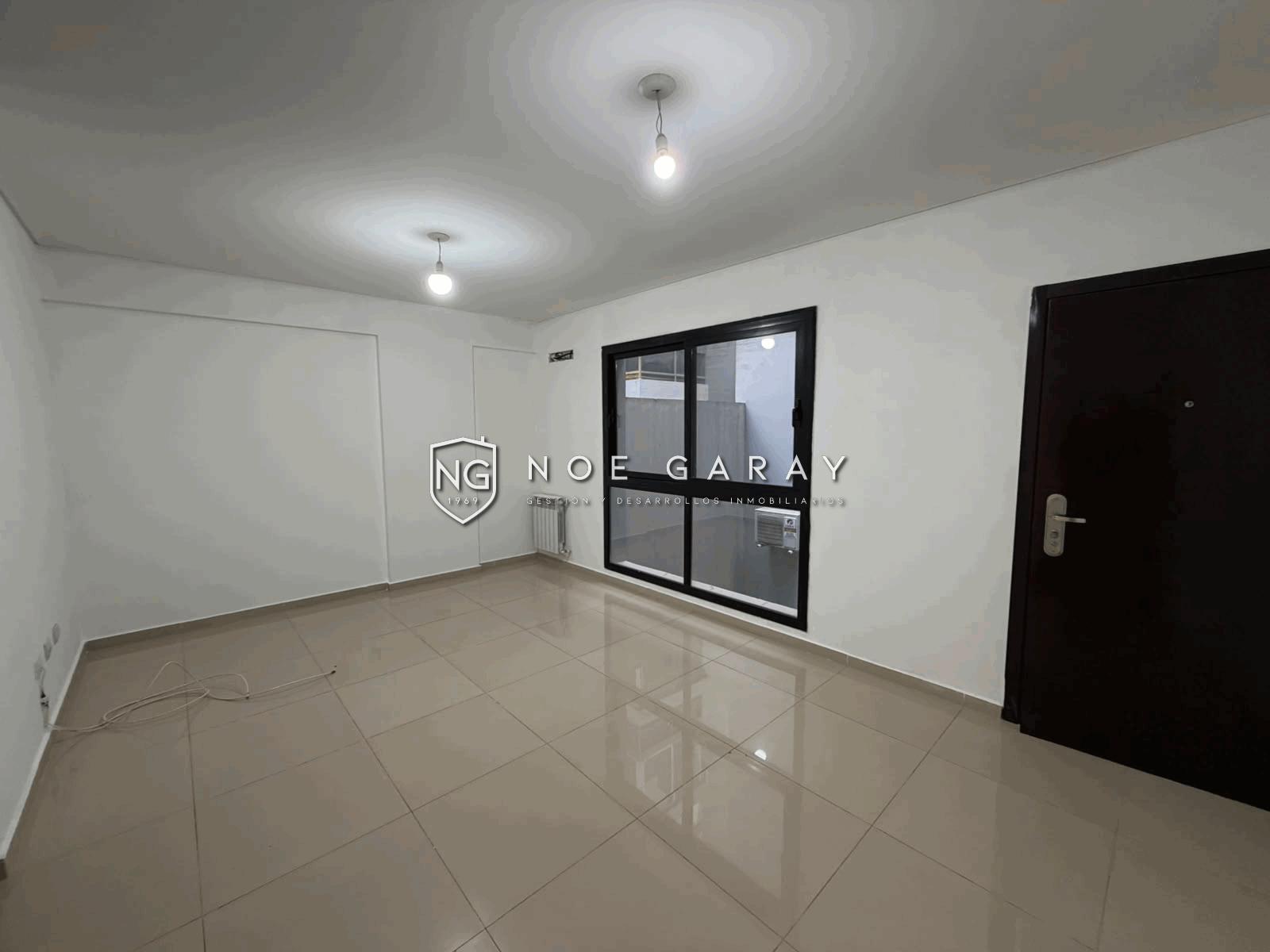 Depto en alquiler anual en pleno centro - Imagen 3