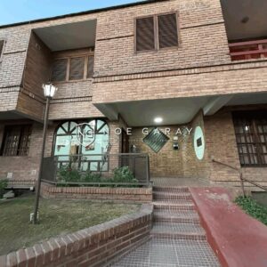 Dpto en alquiler anual a con patio propio