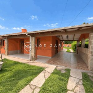 Casa en venta con piscina y parque, a pocas cuadras de la peatonal